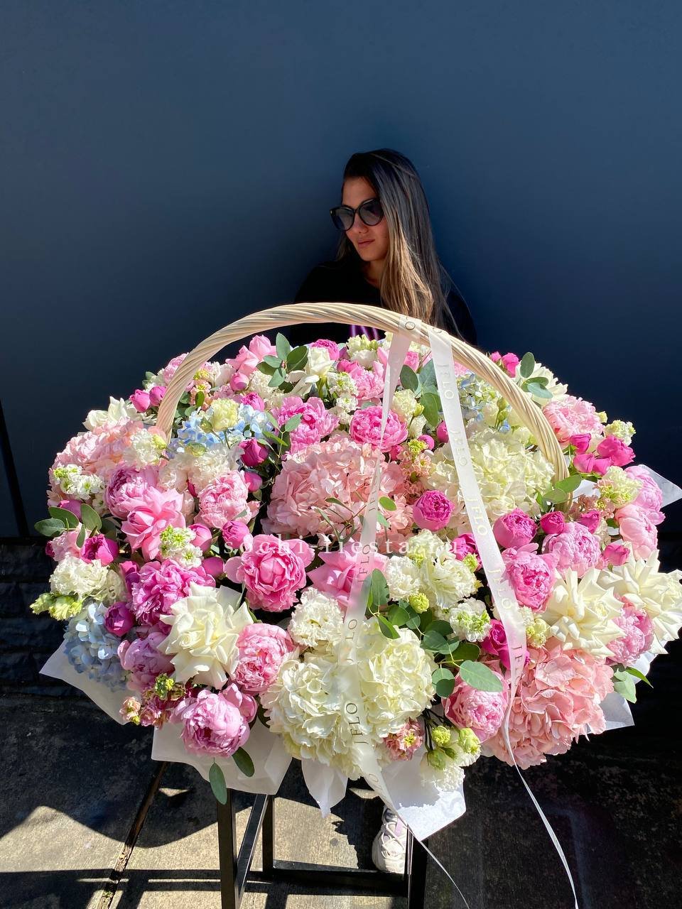 Премиум цветочная корзина в Петропавловске-Камчатском