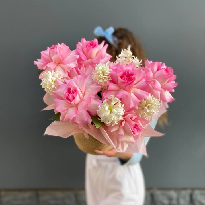 Дуо розы и гиацинты с доставкой в Петропавловске-Камчатском