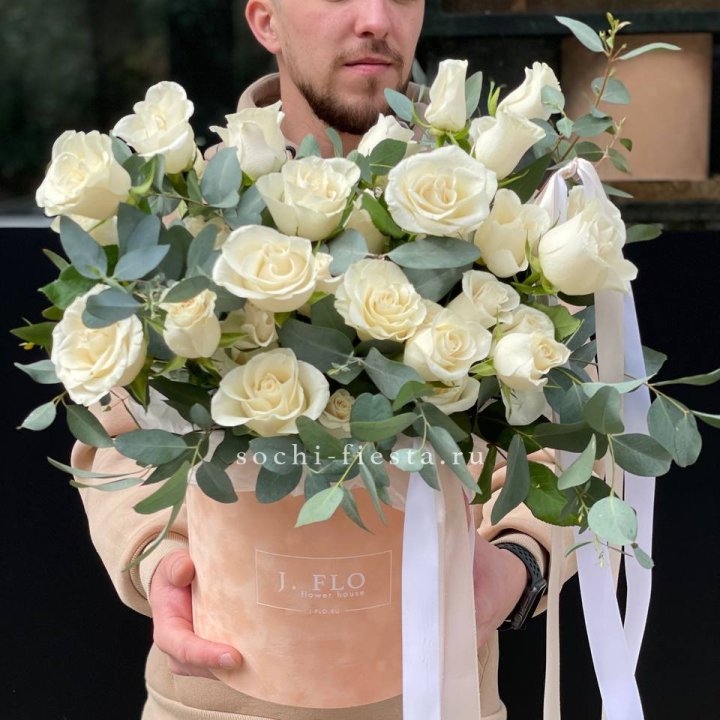 41 белая роз в бархатном боксе в Петропавловске-Камчатском