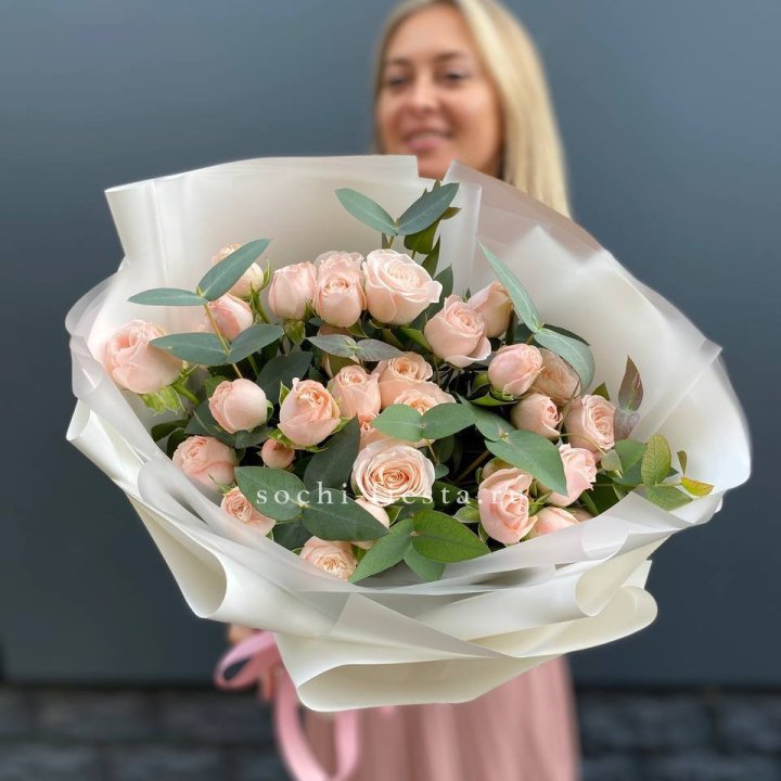 Букет кустовых роз "Фреш" с доставкой в Петропавловске-Камчатском