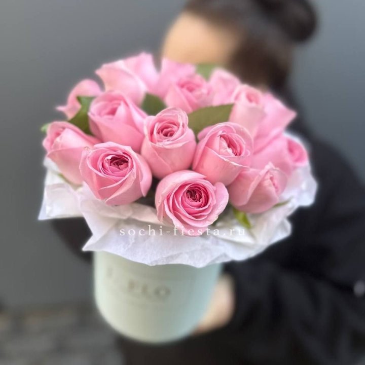 17 розовых роз в цилиндре в Петропавловске-Камчатском