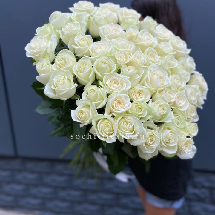 51 белоснежная высокая роза с доставкой в Петропавловске-Камчатском